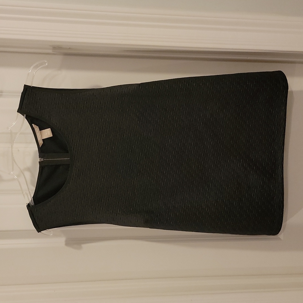 Banana Republic Black sleeveless shirt size large.